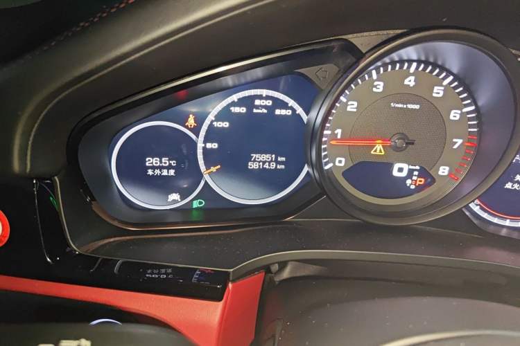 Used Porsche Cayenne 2019 Cayenne 3.0T Odometer Close Up