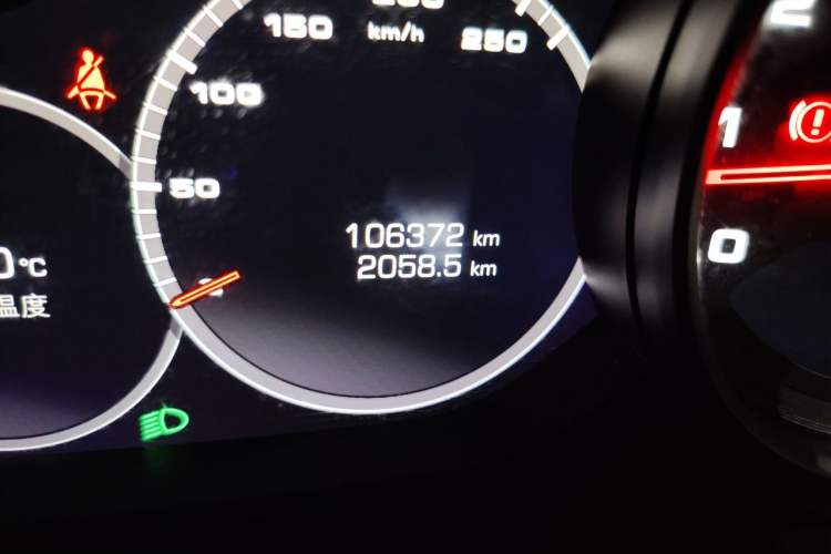 Used Porsche Cayenne 2019 Cayenne 3.0T Odometer Close Up