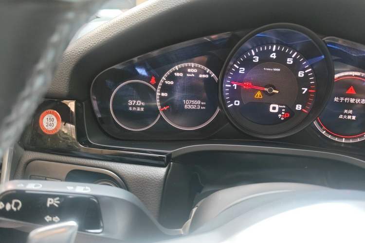 Used Porsche Cayenne 2019 Cayenne 3.0T Odometer Close Up
