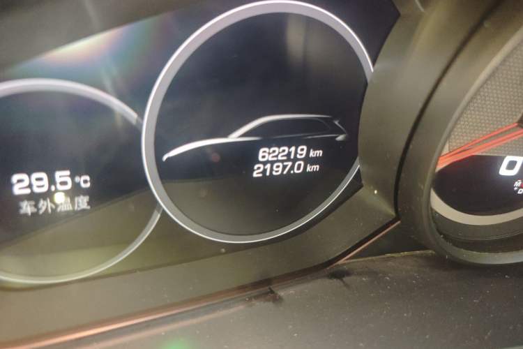 Used Porsche Cayenne 2019 Cayenne 3.0T Odometer Close Up