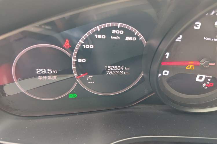 Used Porsche Cayenne 2019 Cayenne 3.0T Odometer Close Up