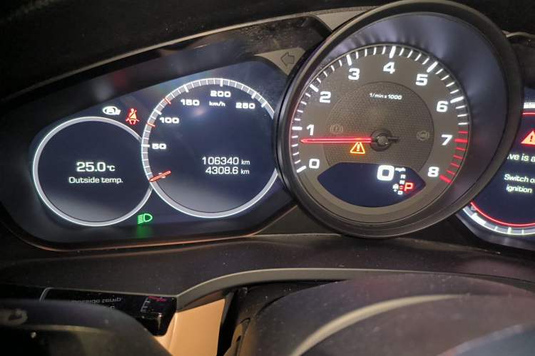 Used Porsche Cayenne 2019 Cayenne 3.0T Odometer Close Up