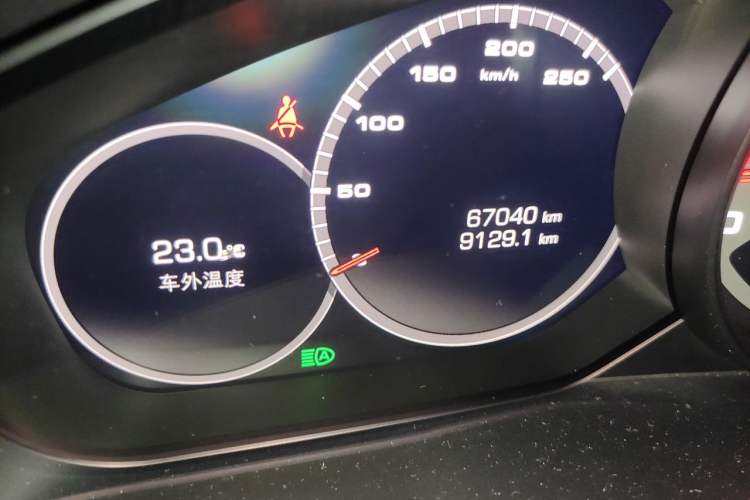 Used Porsche Cayenne 2019 Cayenne 3.0T Odometer Close Up