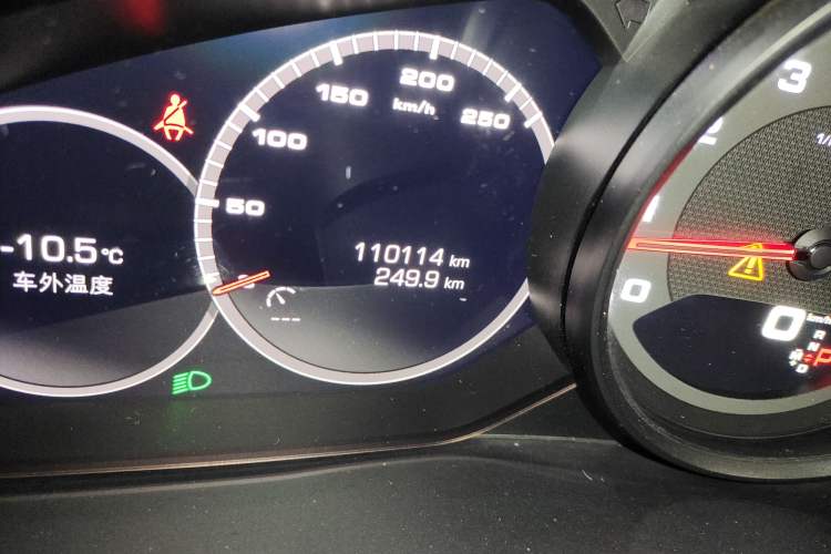 Used Porsche Cayenne 2019 Cayenne 3.0T Odometer Close Up