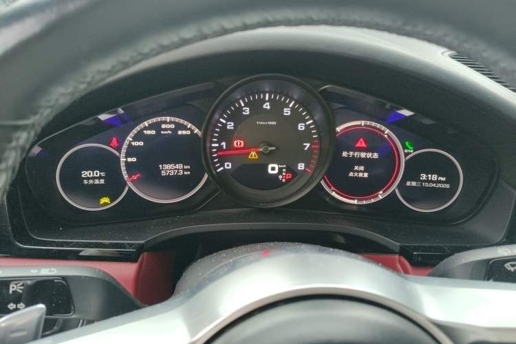 Used Porsche Cayenne 2019 Cayenne 3.0T Odometer Close Up