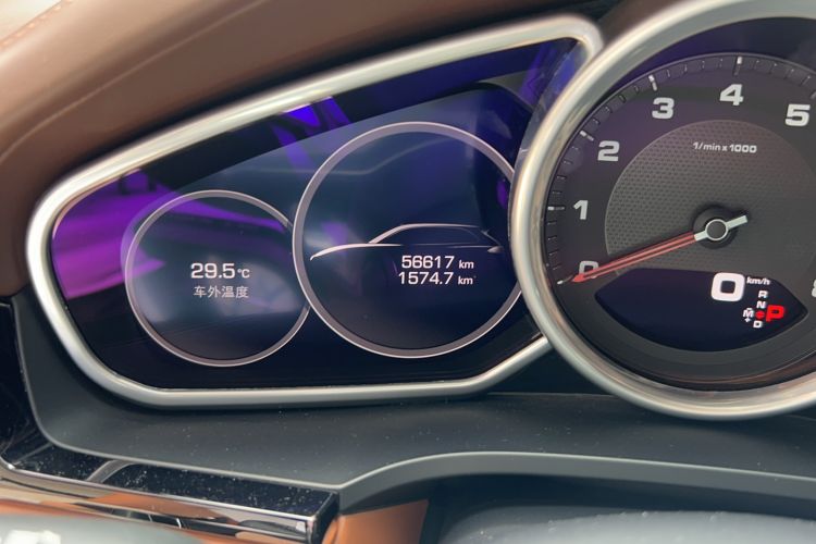 Used Porsche Cayenne 2019 Cayenne 3.0T Odometer Close Up