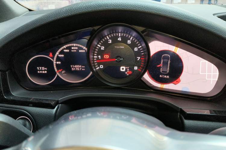 Used Porsche Cayenne 2019 Cayenne 3.0T Odometer Close Up