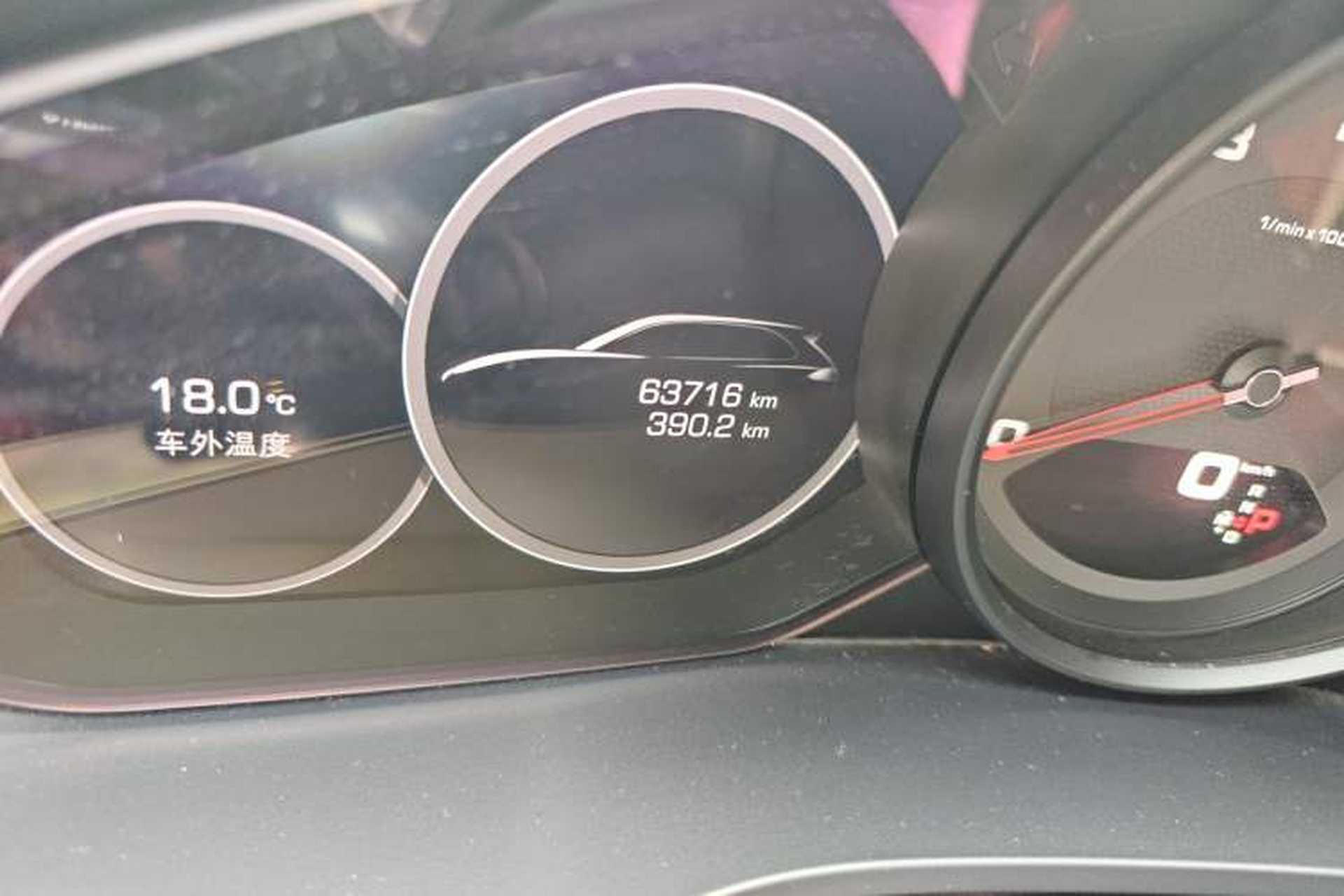 Used Porsche Cayenne 2019 Cayenne 3.0T Odometer Close Up