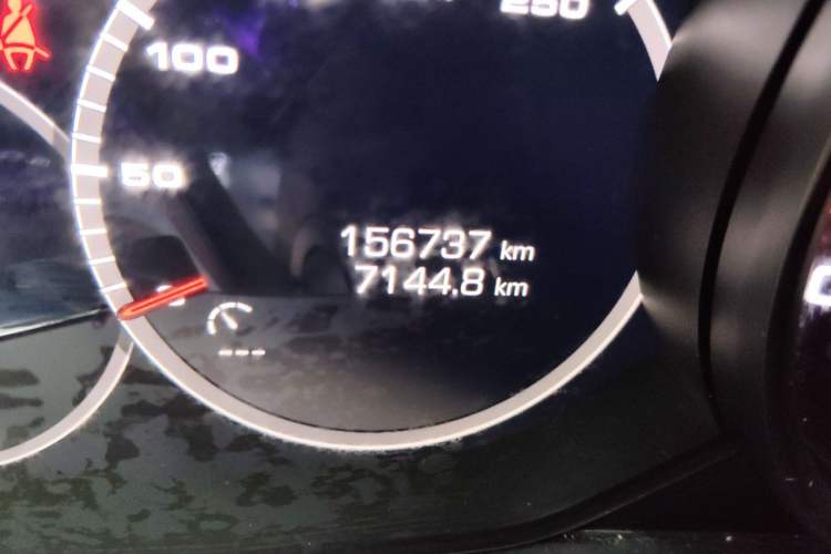 Used Porsche Cayenne 2019 Cayenne 3.0T Odometer Close Up