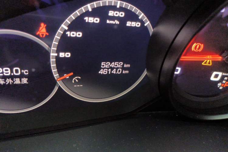 Used Porsche Cayenne 2019 Cayenne 3.0T Odometer Close Up