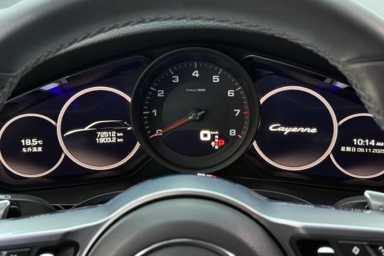 Used Porsche Cayenne 2019 Cayenne 3.0T Odometer Close Up