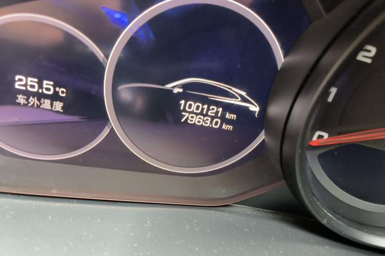 Used Porsche Cayenne 2019 Cayenne Coupé 3.0T Odometer Close Up