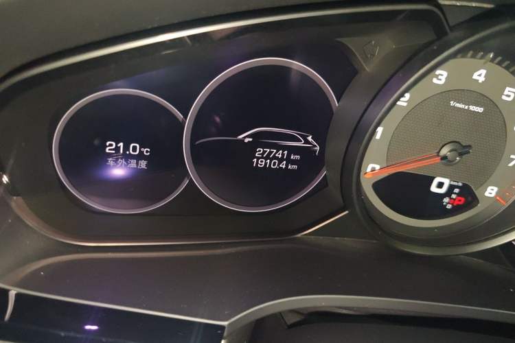 Used Porsche Cayenne 2019 Cayenne 3.0T Odometer Close Up