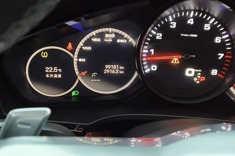 Used Porsche Cayenne 2019 Cayenne Coupé 3.0T Odometer Close Up