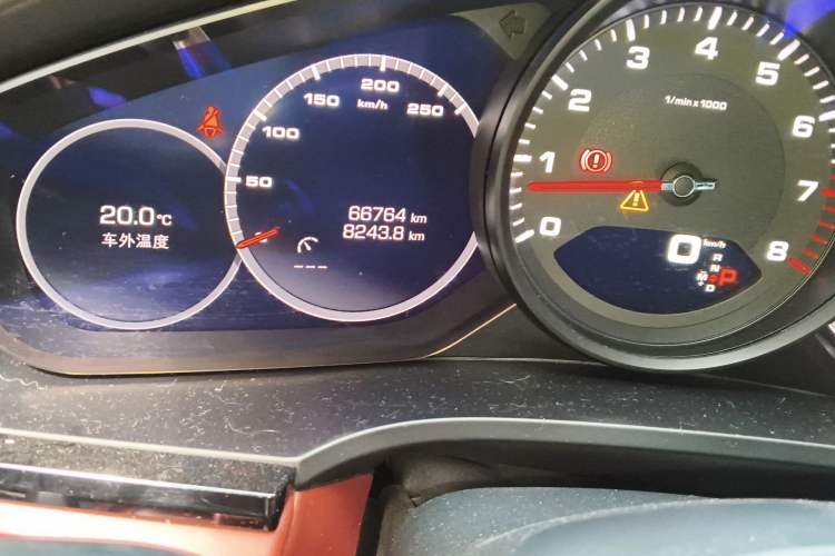 Used Porsche Cayenne 2019 Cayenne 3.0T Odometer Close Up
