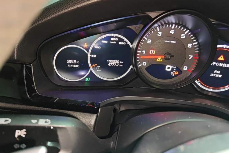 Used Porsche Cayenne 2019 Cayenne 3.0T Odometer Close Up
