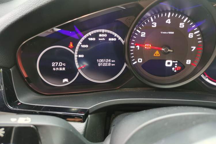 Used Porsche Cayenne 2019 Cayenne 3.0T Odometer Close Up