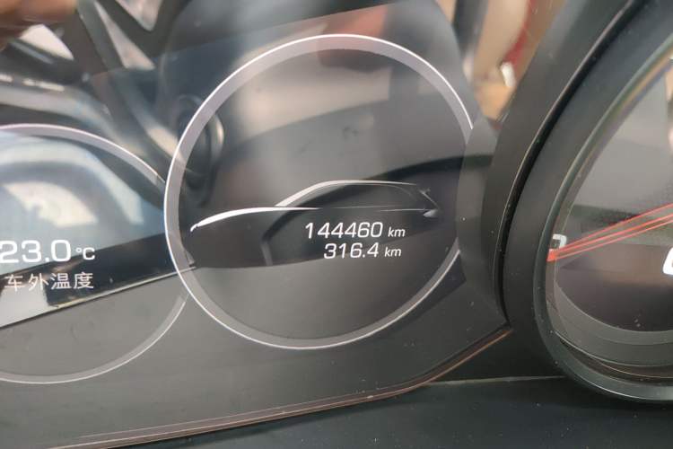 Used Porsche Cayenne 2019 Cayenne 3.0T Odometer Close Up