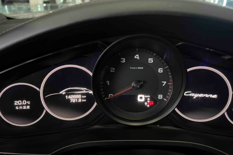 Used Porsche Cayenne 2019 Cayenne Coupé 3.0T Odometer Close Up