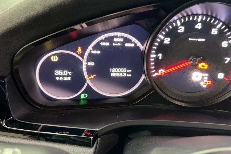 Used Porsche Cayenne 2019 Cayenne 3.0T Odometer Close Up