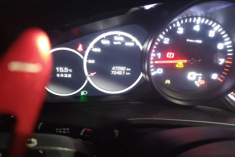 Used Porsche Cayenne 2019 Cayenne Coupé 3.0T Odometer Close Up