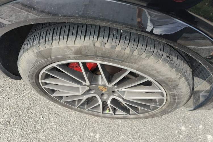 Used Porsche Cayenne 2019 Cayenne 3.0T Right Front Wheel Hub