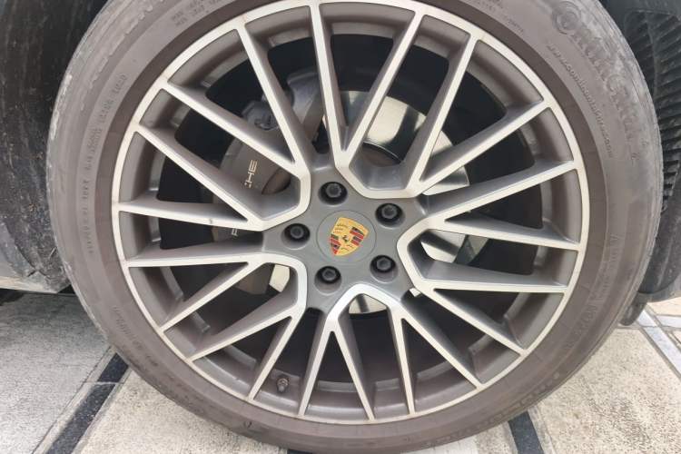 Used Porsche Cayenne 2019 Cayenne Coupé 3.0T Right Front Wheel Hub