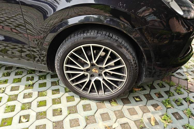 Used Porsche Cayenne 2019 Cayenne 3.0T Right Front Wheel Hub