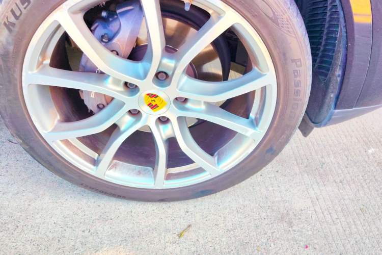 Used Porsche Cayenne 2019 Cayenne 3.0T Right Front Wheel Hub