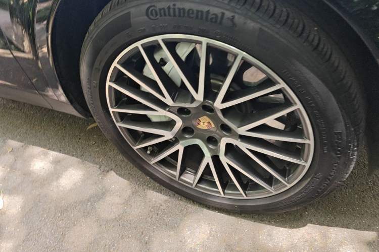 Used Porsche Cayenne 2019 Cayenne 3.0T Right Front Wheel Hub