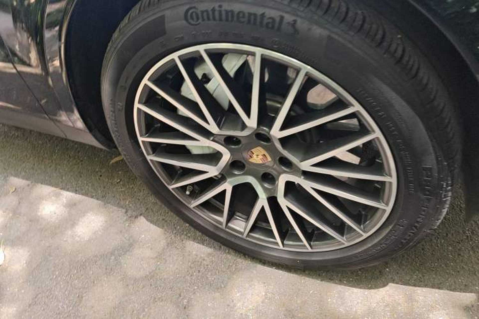 Used Porsche Cayenne 2019 Cayenne 3.0T Right Front Wheel Hub