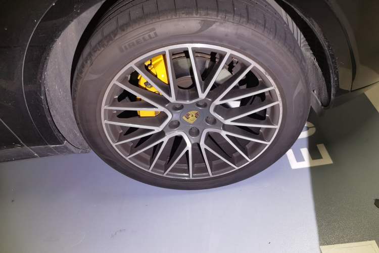 Used Porsche Cayenne 2019 Cayenne 3.0T Right Front Wheel Hub