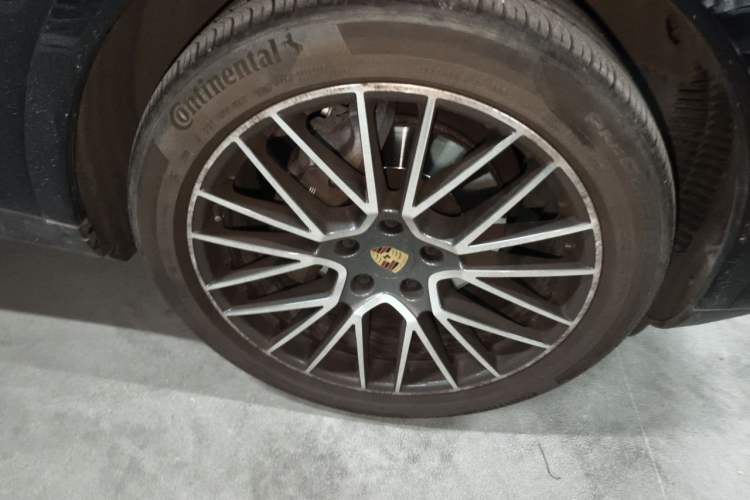 Used Porsche Cayenne 2019 Cayenne 3.0T Right Front Wheel Hub