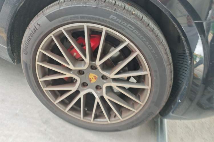 Used Porsche Cayenne 2019 Cayenne 3.0T Right Front Wheel Hub
