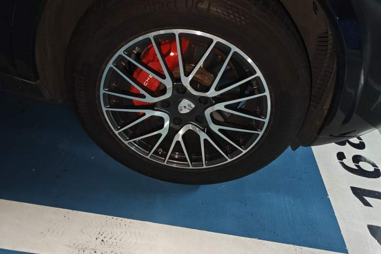 Used Porsche Cayenne 2019 Cayenne 3.0T Right Front Wheel Hub