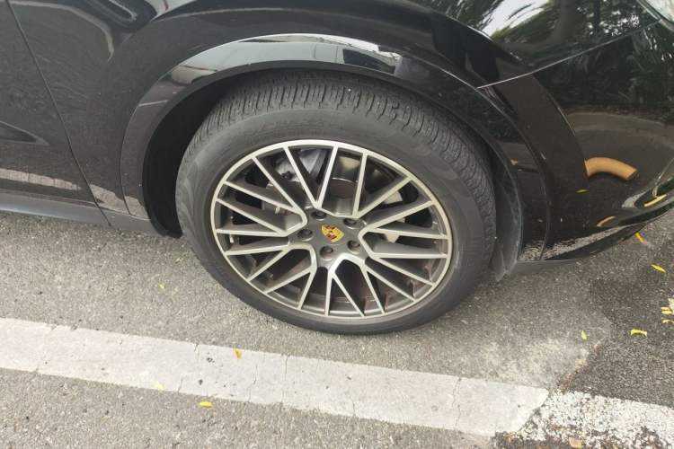 Used Porsche Cayenne 2019 Cayenne Coupé 3.0T Right Front Wheel Hub