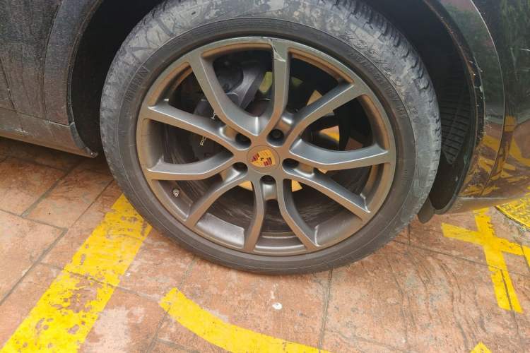 Used Porsche Cayenne 2019 Cayenne 3.0T Right Front Wheel Hub