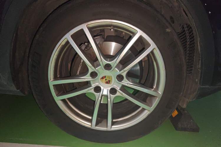 Used Porsche Cayenne 2019 Cayenne 3.0T Right Front Wheel Hub