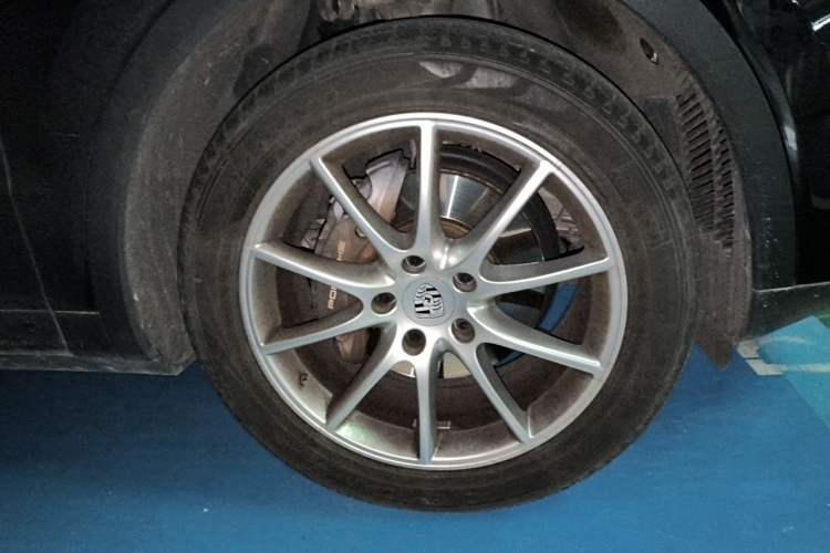 Used Porsche Cayenne 2019 Cayenne 3.0T Right Front Wheel Hub
