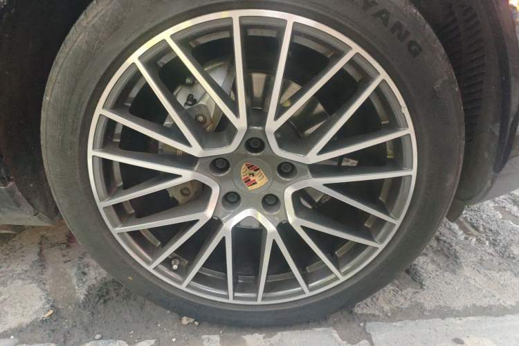 Used Porsche Cayenne 2019 Cayenne 3.0T Right Front Wheel Hub