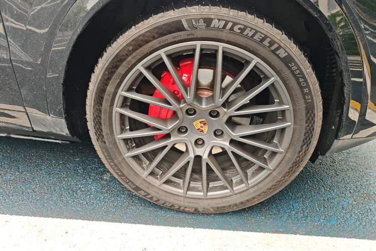 Used Porsche Cayenne 2019 Cayenne 3.0T Right Front Wheel Hub