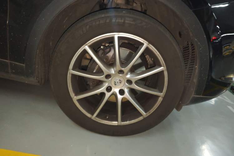 Used Porsche Cayenne 2019 Cayenne 3.0T Right Front Wheel Hub