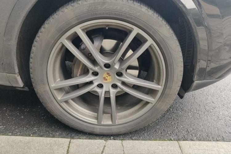 Used Porsche Cayenne 2019 Cayenne 3.0T Right Front Wheel Hub