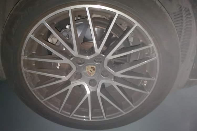 Used Porsche Cayenne 2019 Cayenne 3.0T Right Front Wheel Hub