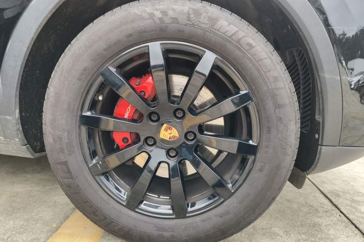Used Porsche Cayenne 2019 Cayenne 3.0T Right Front Wheel Hub