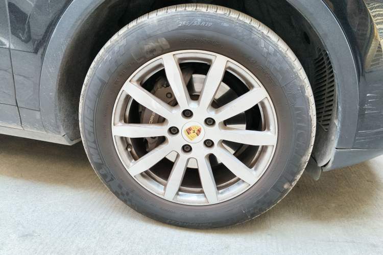 Used Porsche Cayenne 2019 Cayenne 3.0T Right Front Wheel Hub
