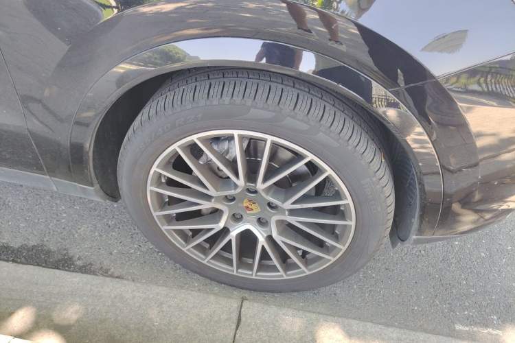 Used Porsche Cayenne 2019 Cayenne 3.0T Right Front Wheel Hub