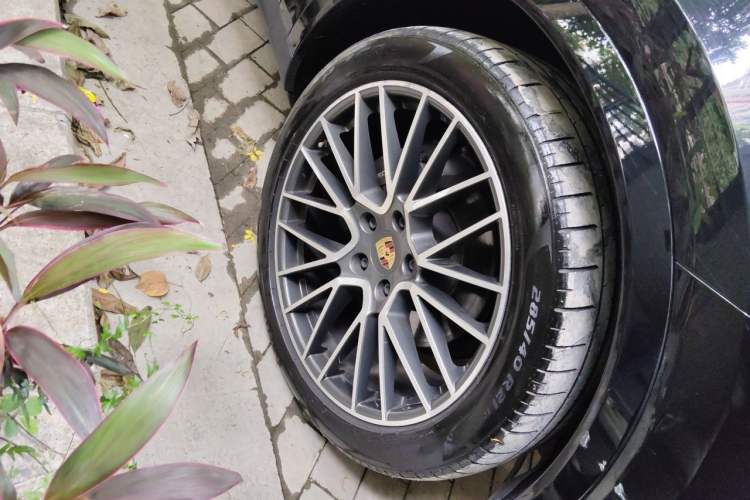 Used Porsche Cayenne 2019 Cayenne 3.0T Right Front Wheel Hub