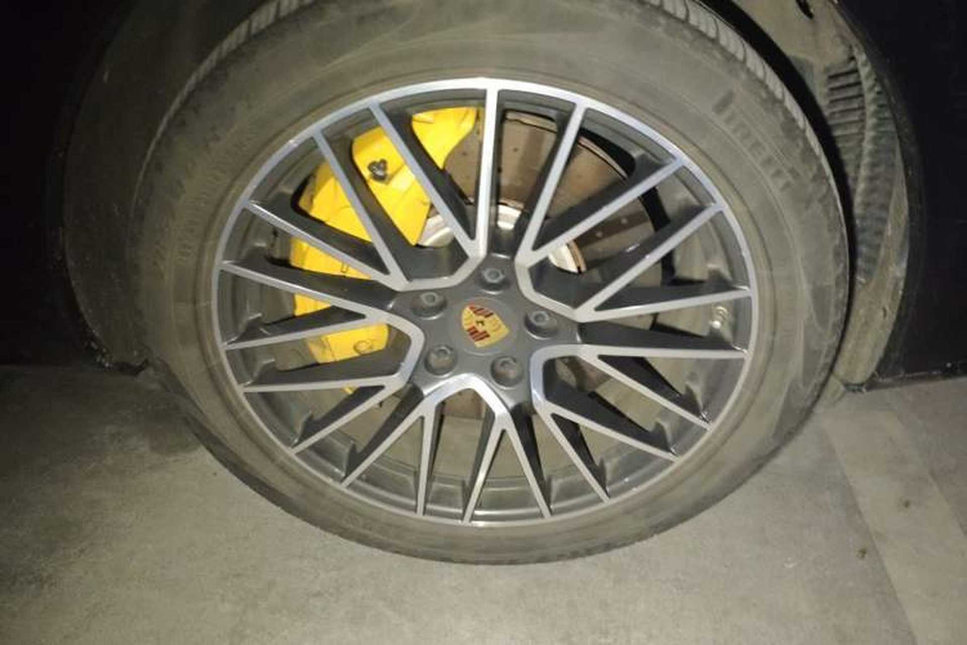Used Porsche Cayenne 2019 Cayenne 3.0T Right Front Wheel Hub