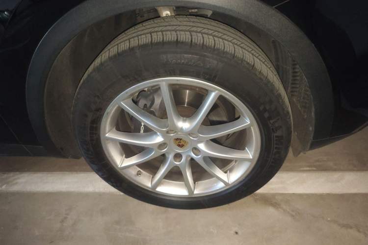 Used Porsche Cayenne 2019 Cayenne 3.0T Right Front Wheel Hub